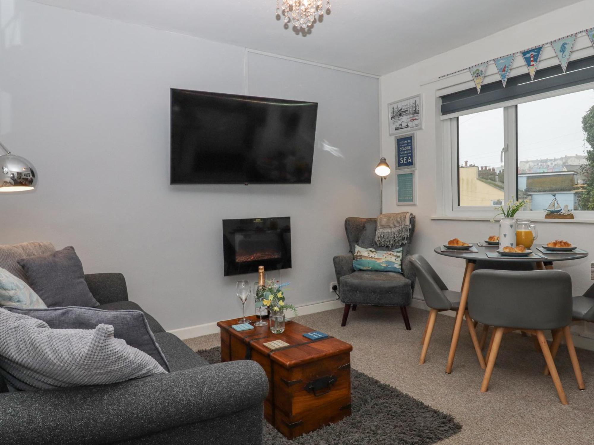 3 Dolphin Court Apartment Бриксам Екстериор снимка
