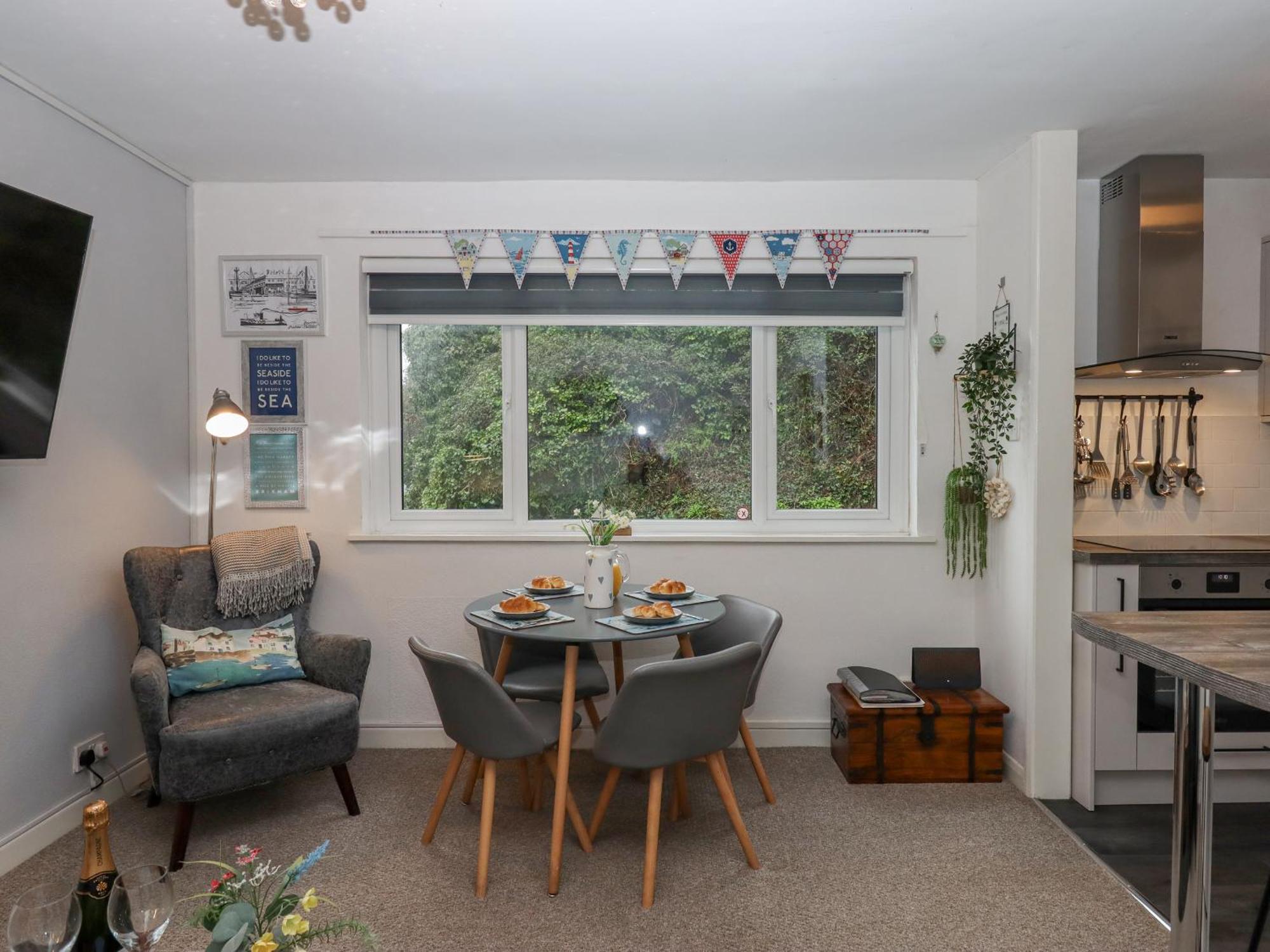 3 Dolphin Court Apartment Бриксам Екстериор снимка