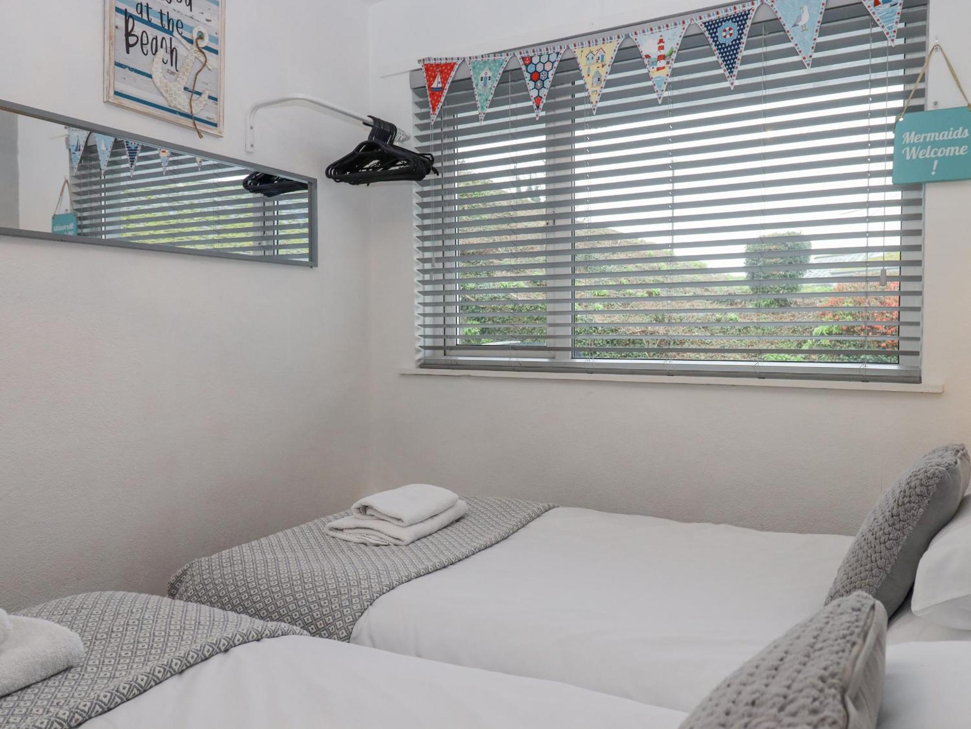 3 Dolphin Court Apartment Бриксам Екстериор снимка