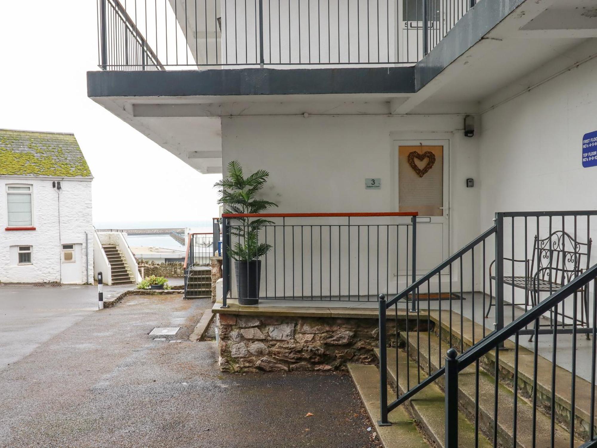 3 Dolphin Court Apartment Бриксам Екстериор снимка